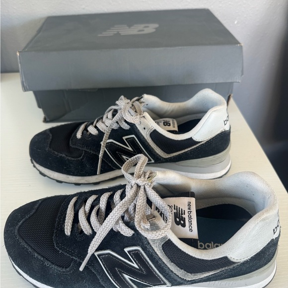 New Balance 574 - Picture 2 of 5